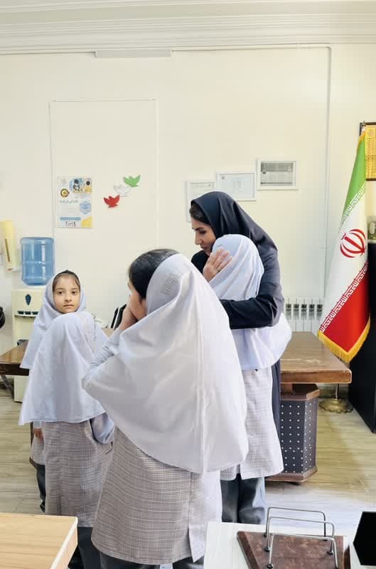 در آغوش گرم مدیر،صمیمیت و اعتماد شکل می گیرد لحظه ای که مهر و محبت را معنا می بخشد